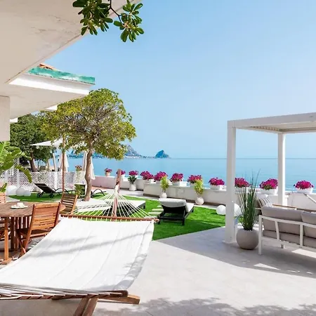 Roy Beachfront Villa *