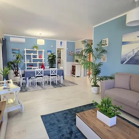 Roy Beachfront *