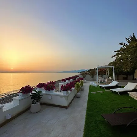 Villa Roy Beachfront *